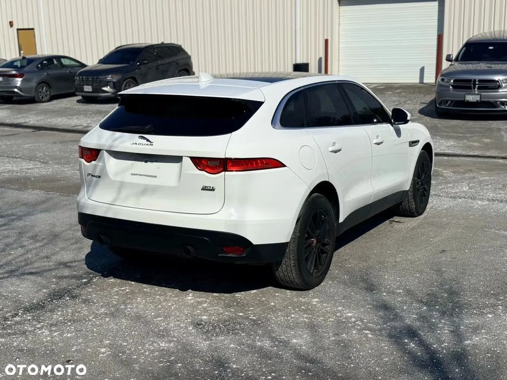 Jaguar F-Pace 25t AWD Prestige - 4