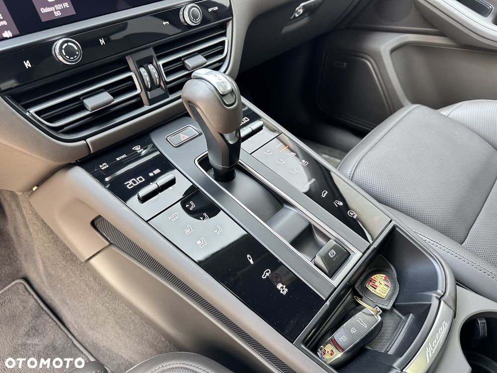 Porsche Macan T - 18