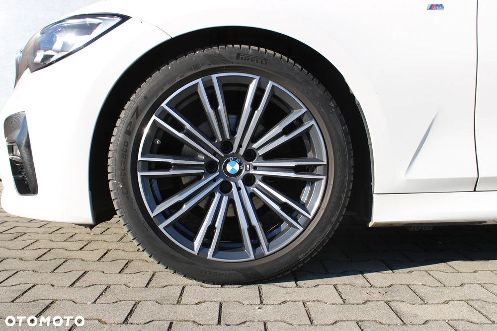 BMW Seria 3 318i M Sport sport - 9