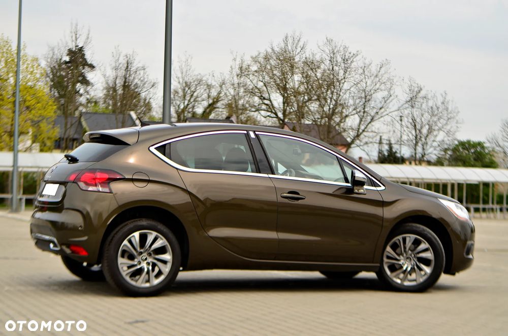 Citroën DS4 e-HDi 115 SoChic - 11