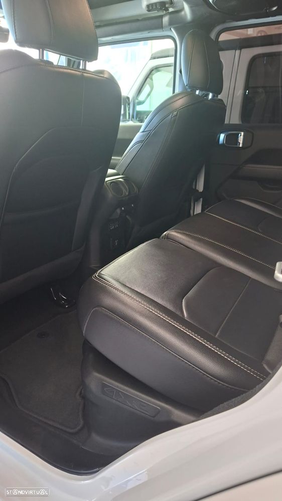Jeep Wrangler - 25