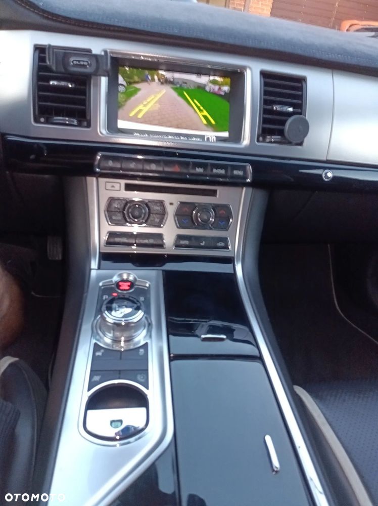 Jaguar XF - 10