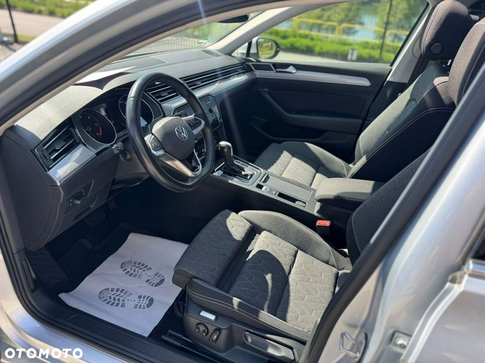 Volkswagen Passat - 12