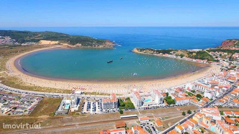Moradia em Madeira T3  com terreno espaçoso  em Caldas da Rainha - Grande imagem: 2/12