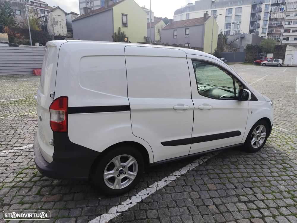 Ford Transit Courier - 11