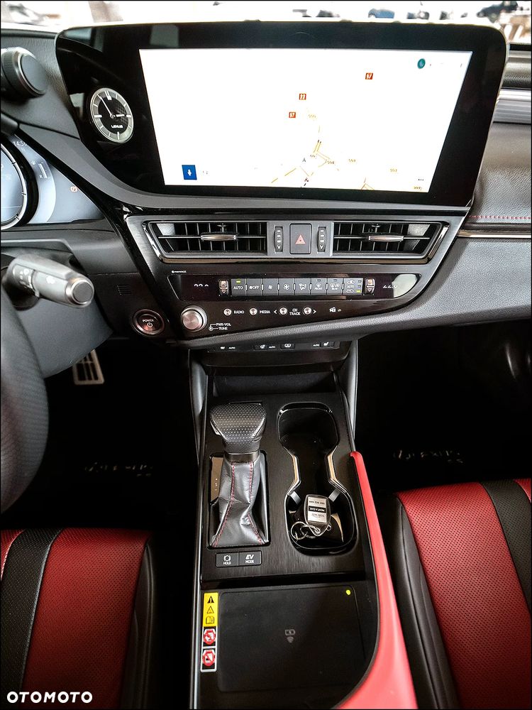 Lexus ES 300h F Sport - 26
