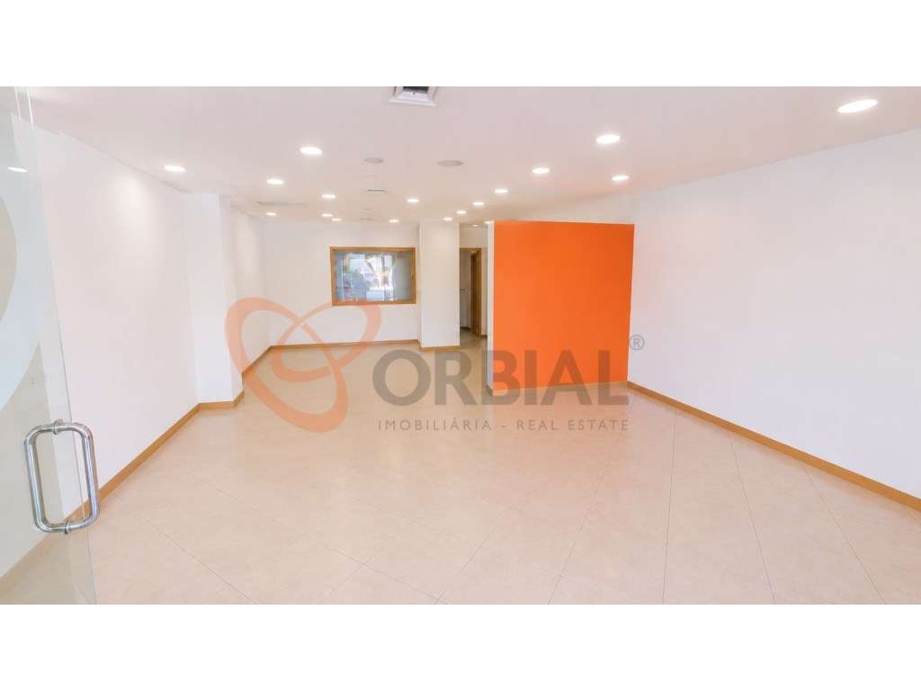 Loja para Arrendar nas Areias de São João, Albufeira - Grande imagem: 2/12