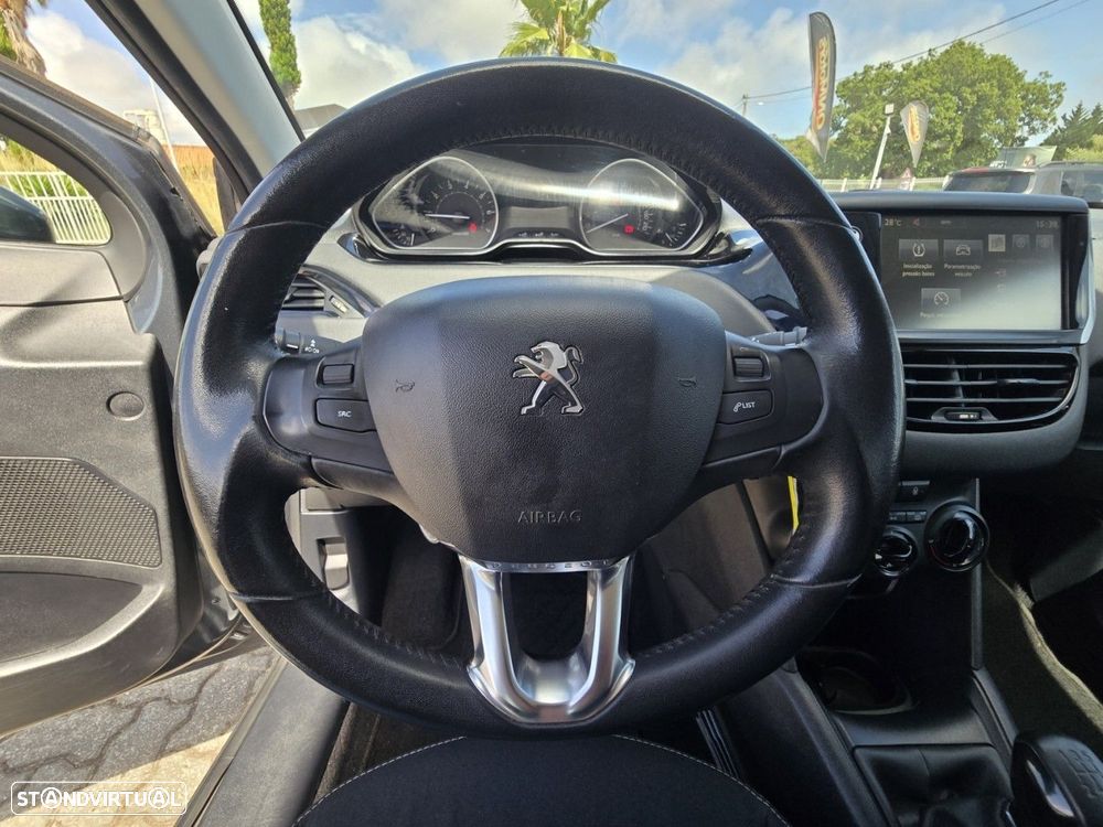 Peugeot 208 1.2 PureTech Allure - 17