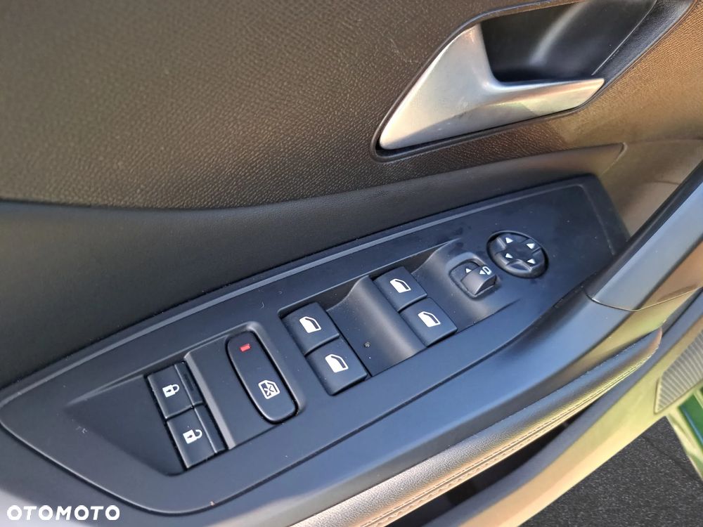 Peugeot 308 1.2 PureTech Allure Pack S&S EAT8 - 26