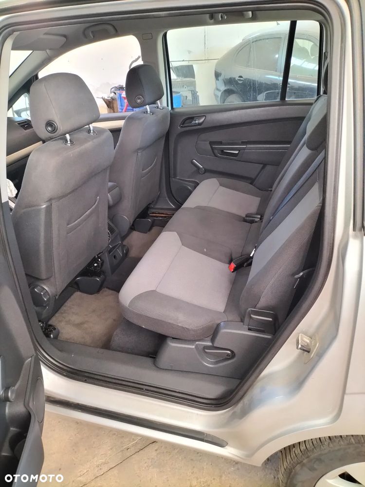 Opel Zafira - 9
