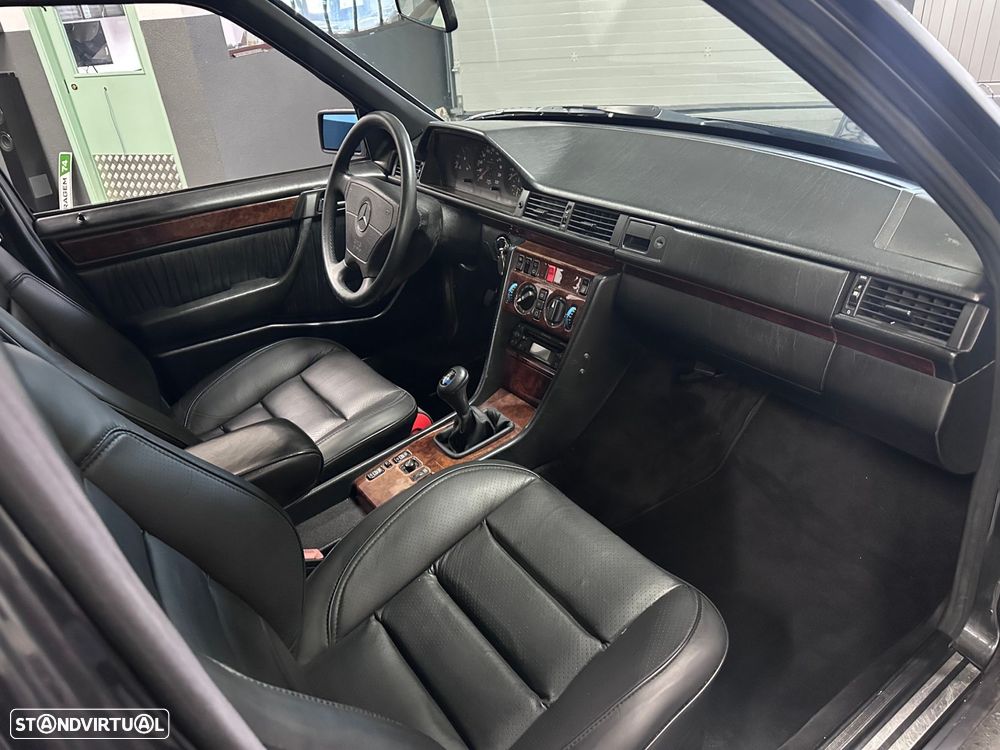 Mercedes-Benz E 250 D Turbo - 14