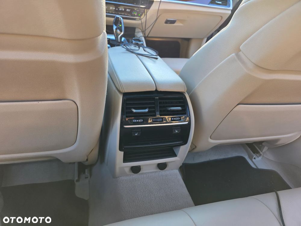 BMW Seria 5 520d xDrive - 18