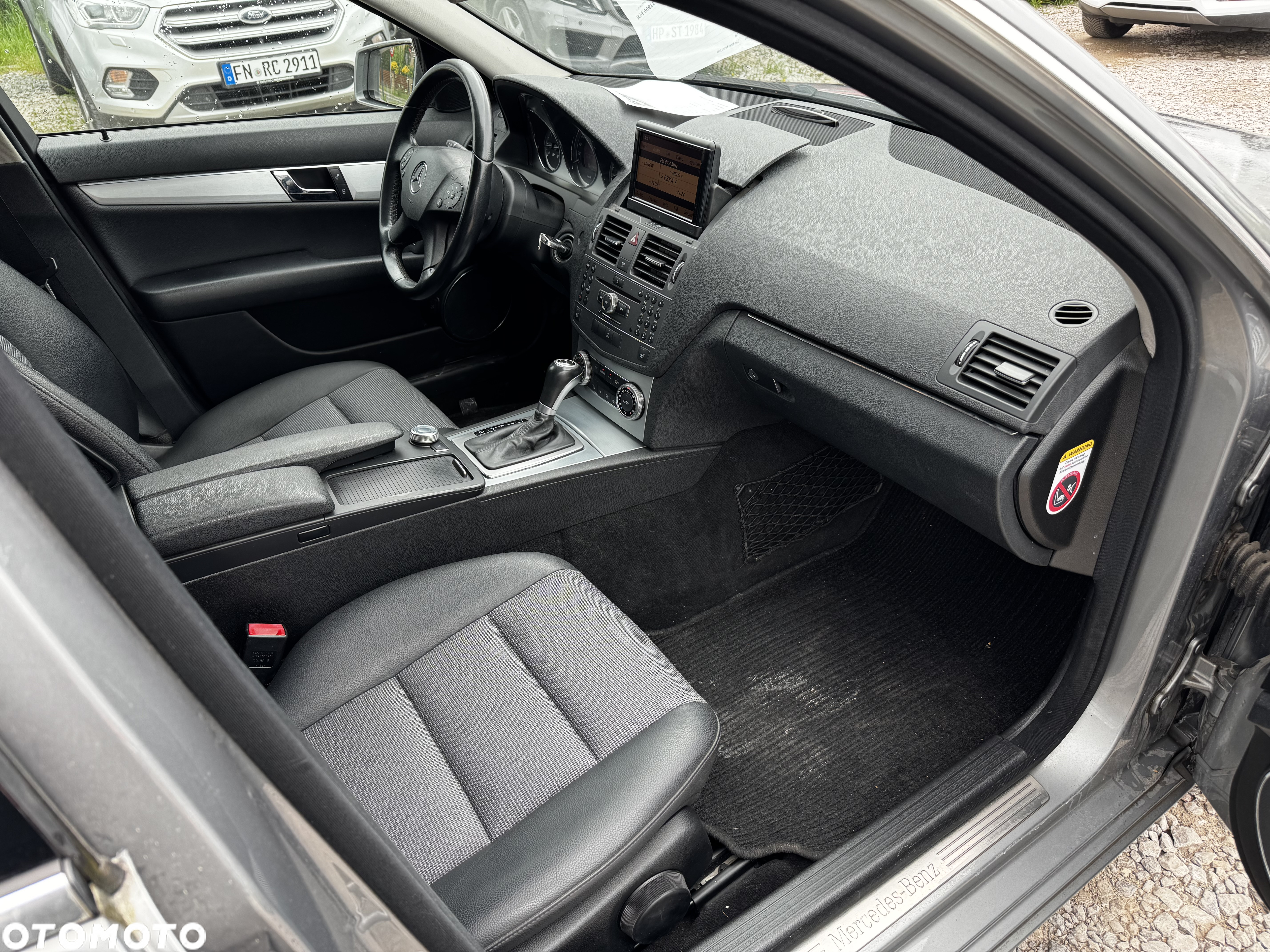 Mercedes-Benz Klasa C 250 CGI T Automatik BlueEFFICIENCY Avantgarde - 21