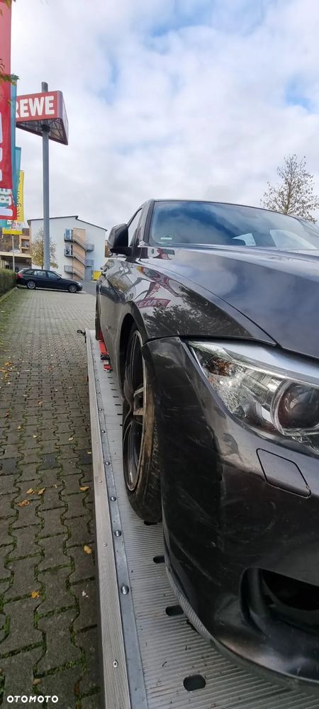 BMW Seria 3 318d Touring Blue Performance Sport Line - 4