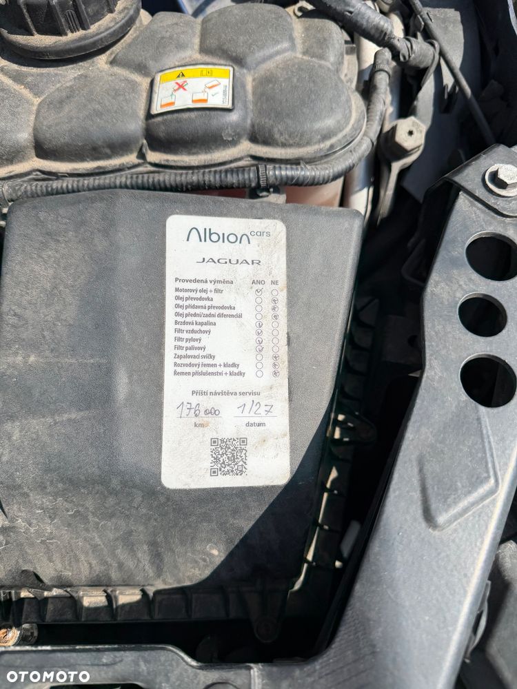 Jaguar F-Pace 2.0 D165 mHEV AWD R-Dynamic SE - 25