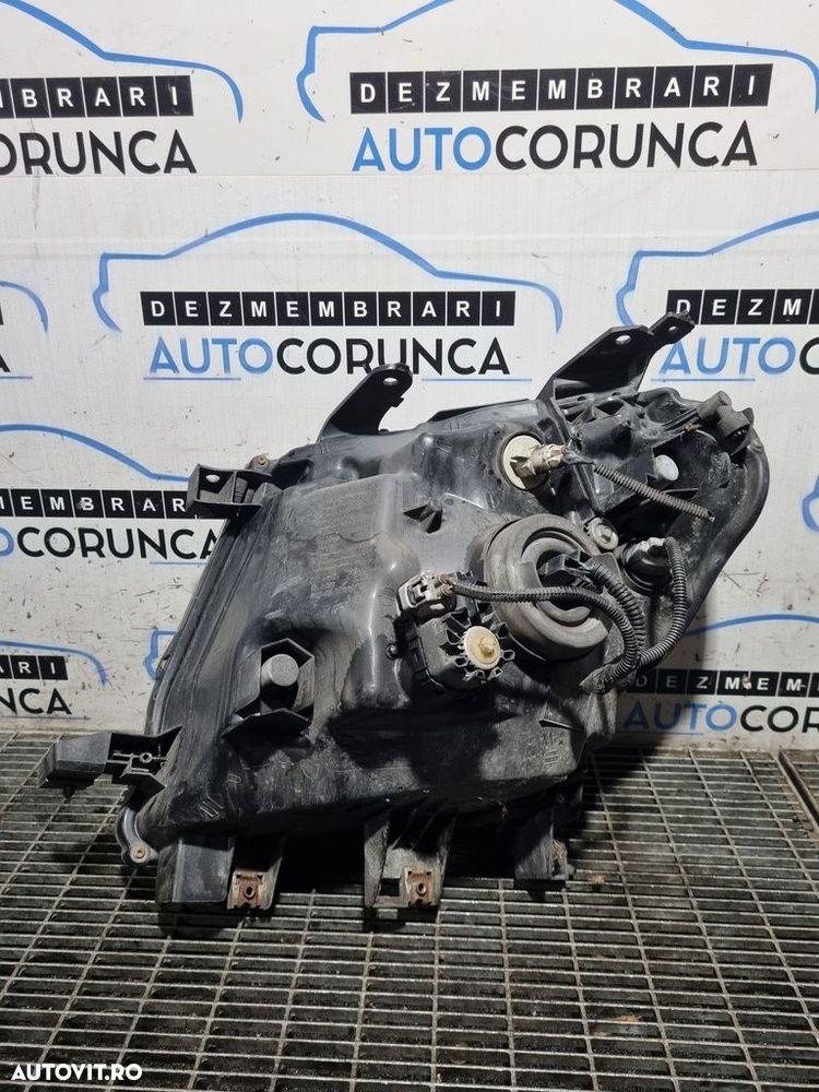 Far Dreapta Ford Ranger III 2011 - 2015 SUV 4 Usi (1329) Fara xenon - 2