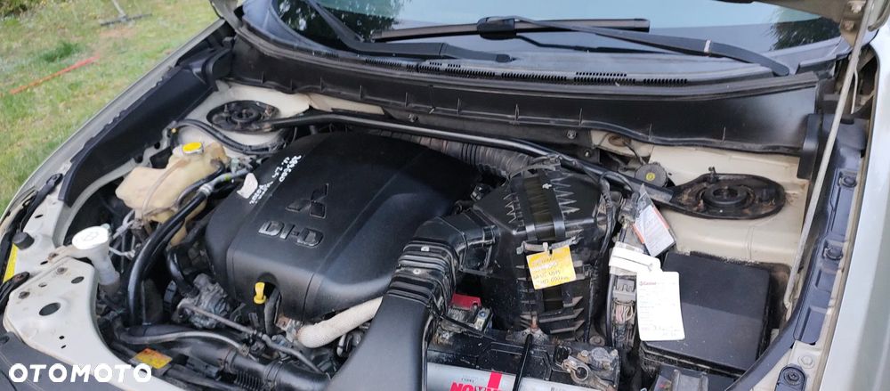 Mitsubishi Outlander 2.2 DI-D 4WD Invite - 32