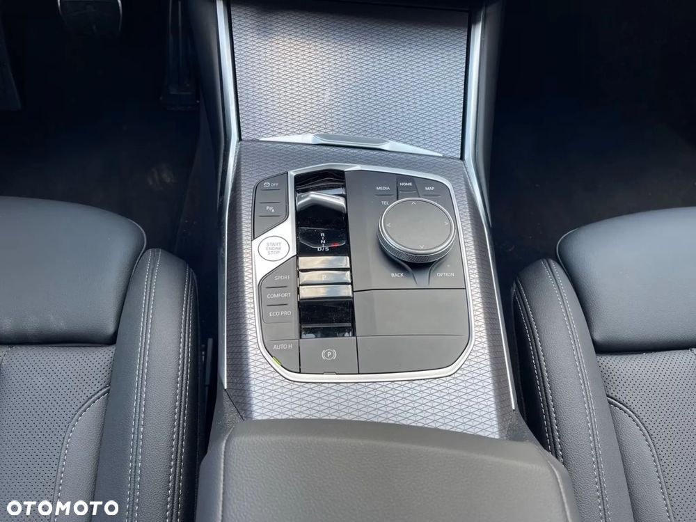 BMW Seria 3 318i M Sport - 23