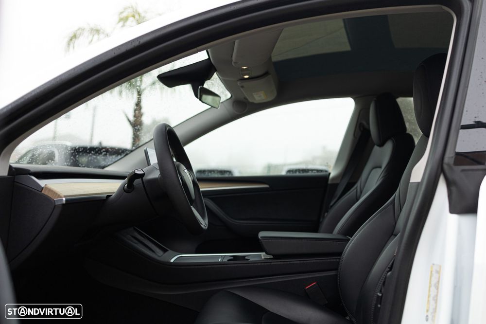 Tesla Model Y Standard RWD - 16