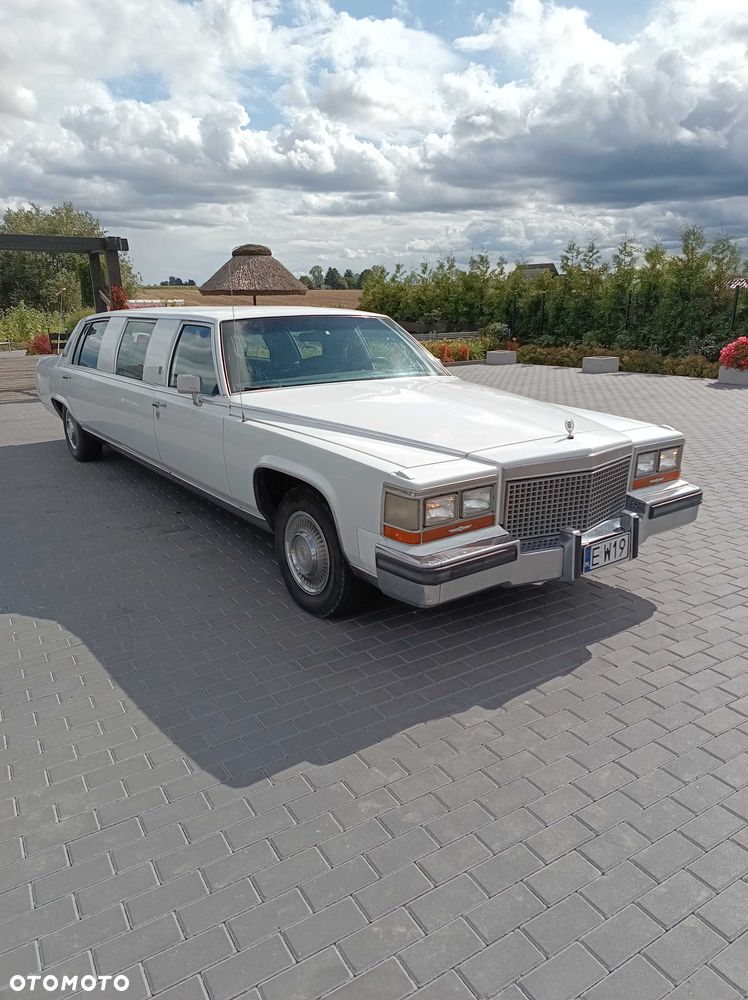 Cadillac Brougham - 4