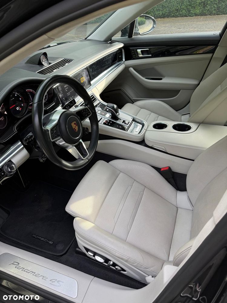 Porsche Panamera - 11