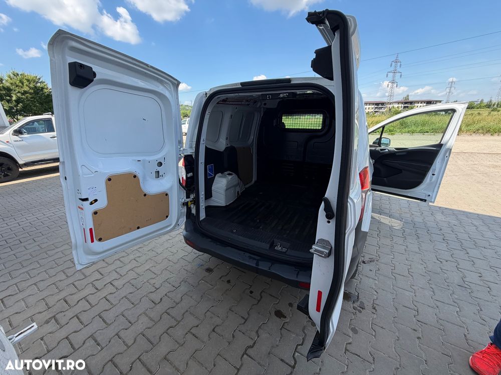 Ford Courier - 6