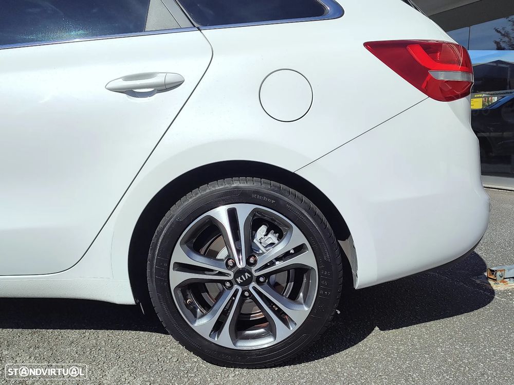 Kia Ceed SW 1.0 T-GDI GT Line - 32