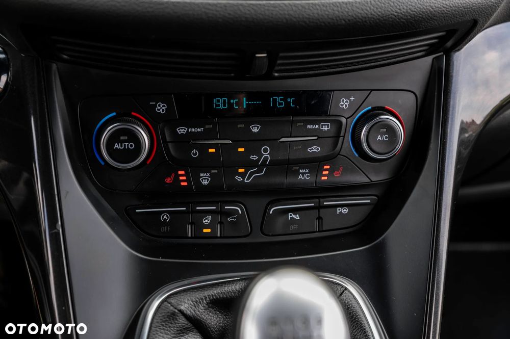 Ford Kuga 1.5 EcoBoost 2x4 ST-Line - 28
