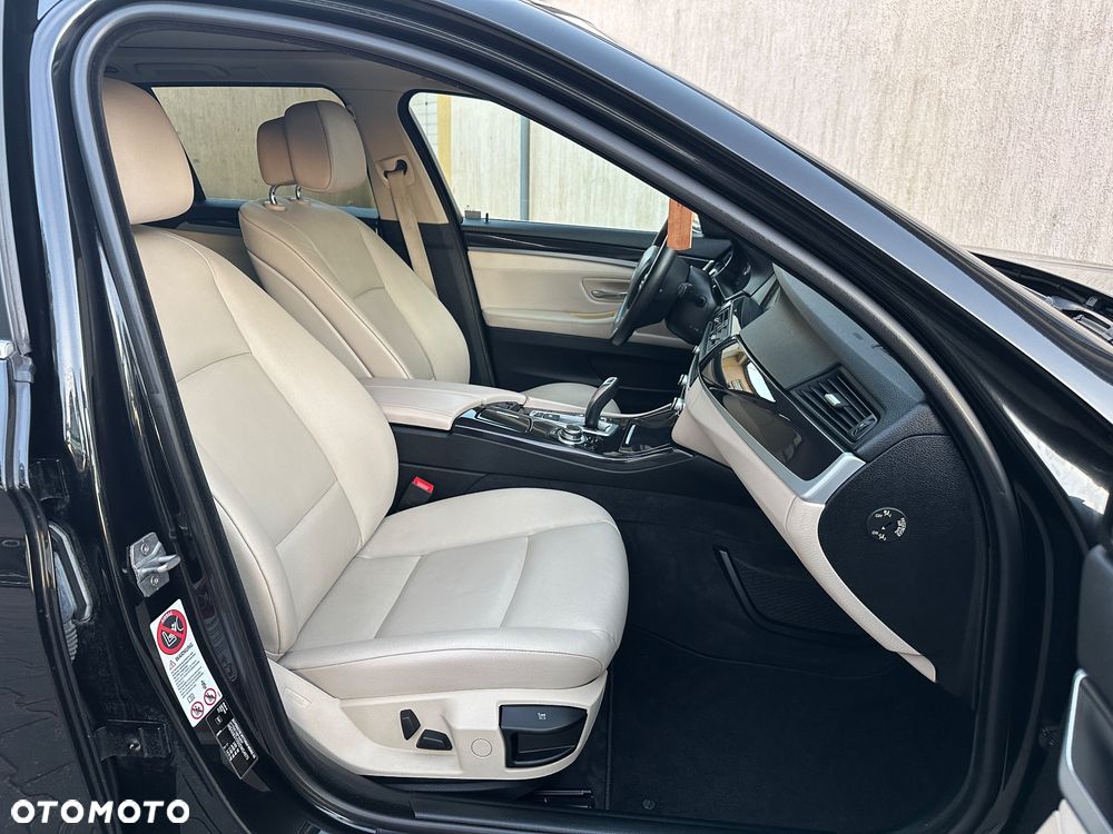 BMW Seria 5 525d Sport-Aut Modern Line - 25