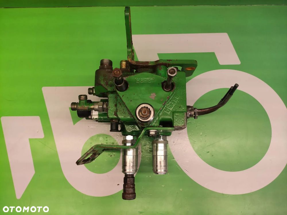 Rozdzielacz hydrauliczny HUSCO RE239127 AL119219 John Deere 6800 - 1