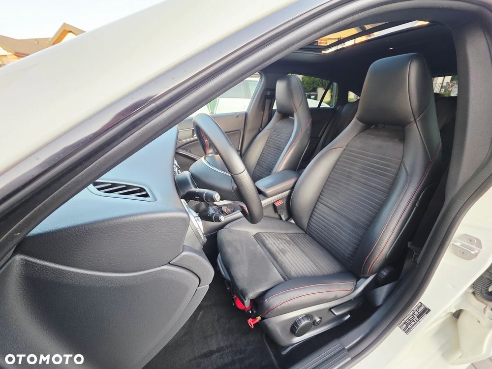 Mercedes-Benz CLA 180 d AMG Line - 35