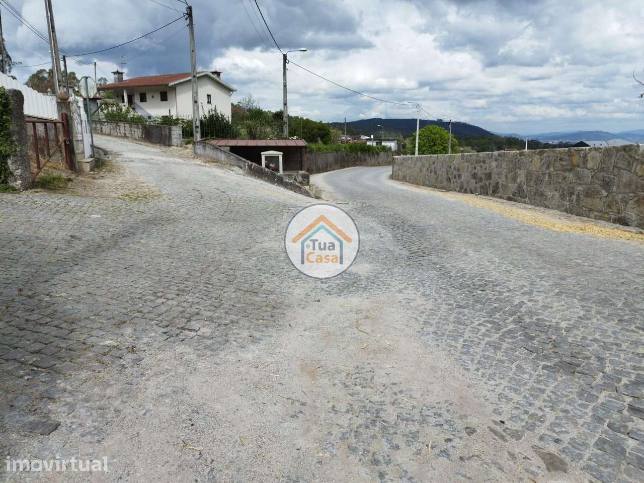Terreno localizado na freguesia de Silveiros, concelho de Barcelos. - Grande imagem: 5/19