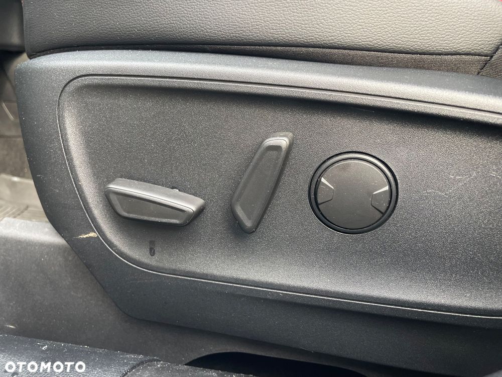 Ford Kuga 1.5 EcoBoost FWD Titanium X - 37