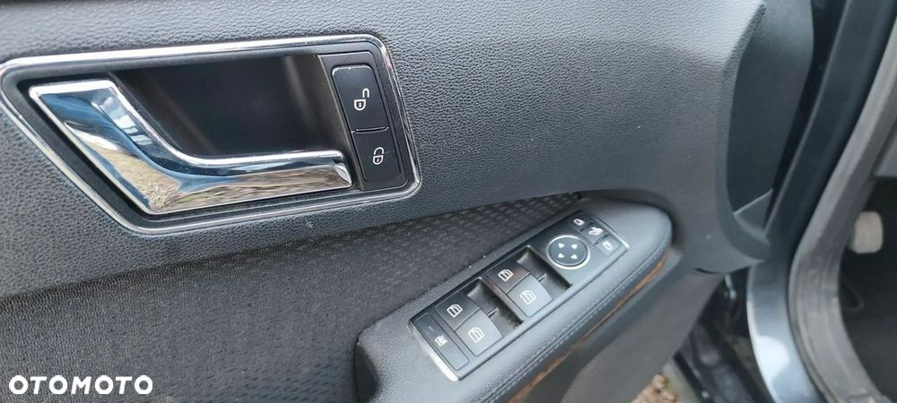 Mercedes-Benz Klasa E 200 BlueEFFICIENCY 7G-TRONIC Elegance - 24