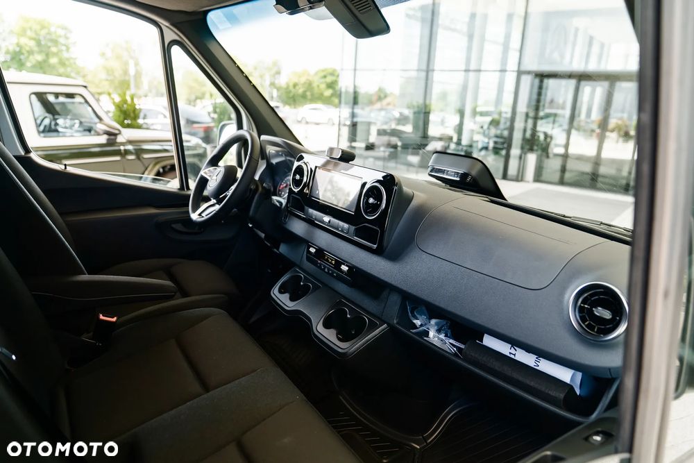 Mercedes-Benz Sprinter - 12