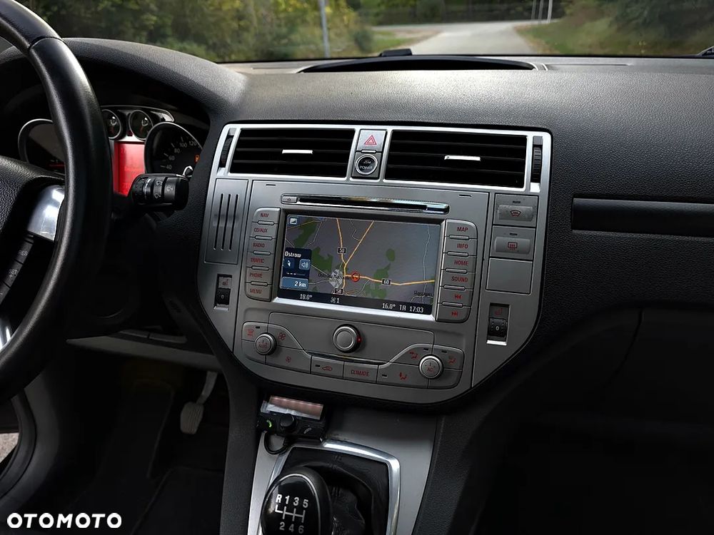 Ford Kuga 2.0 TDCi 4x4 Titanium - 28