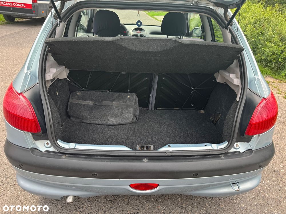 Peugeot 206 1.1 XR - 16