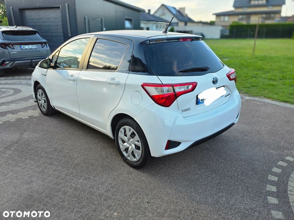 Toyota Yaris Hybrid 100 Premium - 7