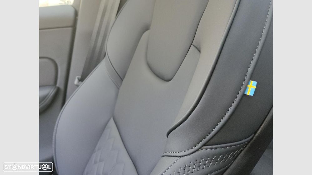 Volvo XC 60 2.0 T6 PHEV Plus Bright AWD - 22