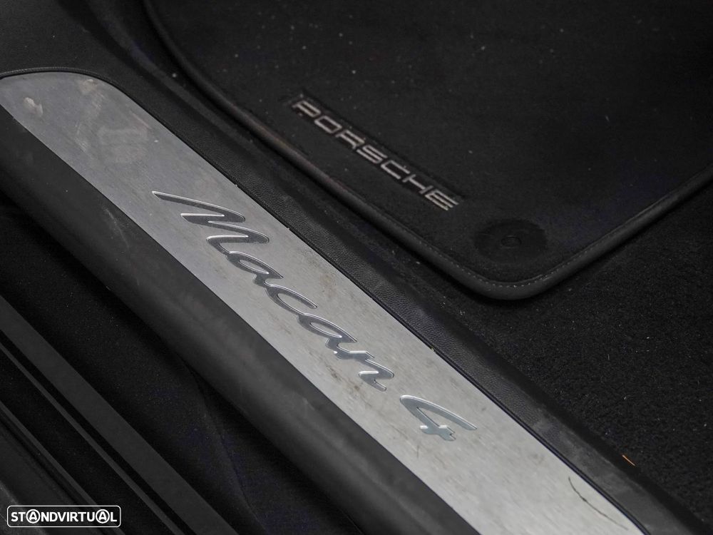 Porsche Macan Electric 4 - 18