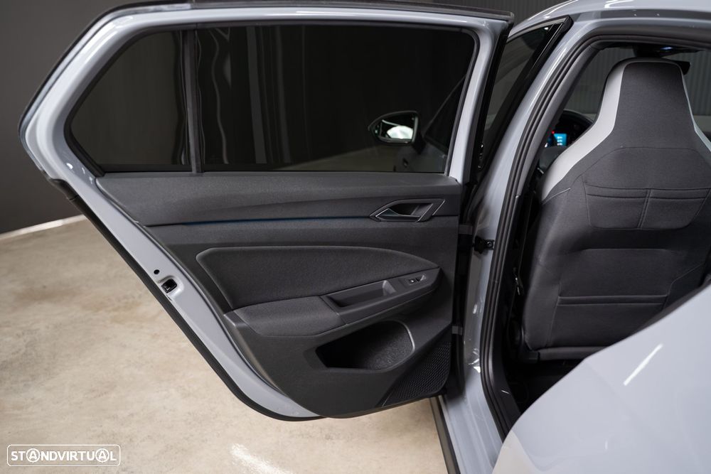 VW Golf 2.0 TDI GTD DSG - 44