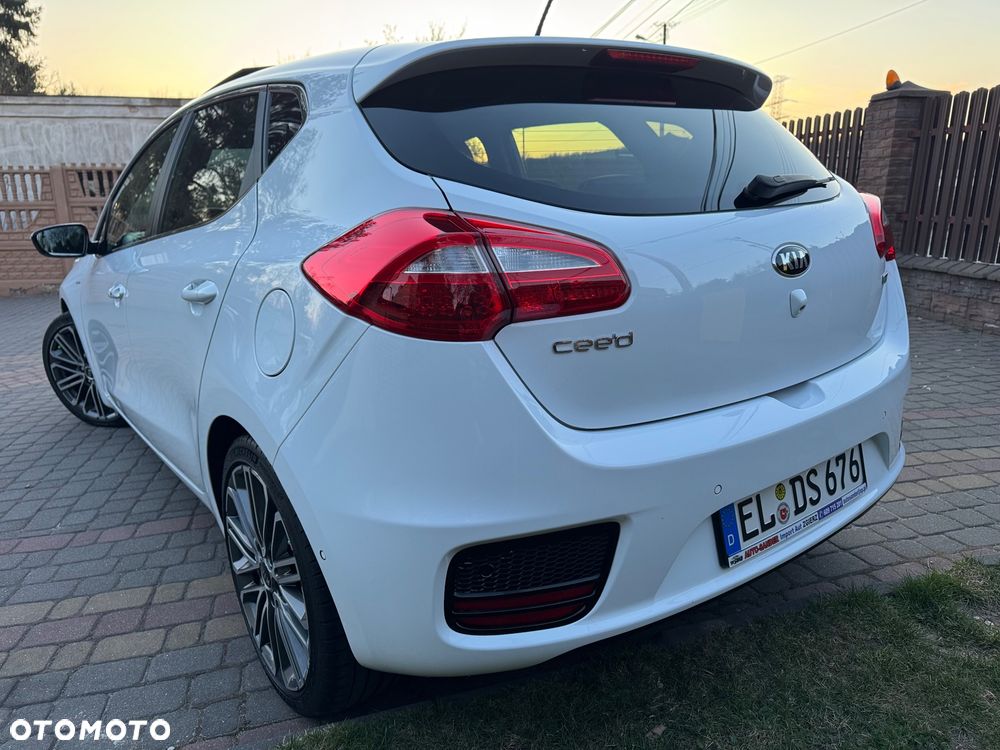 Kia Ceed 1.6 CRDi 136 ISG Platinum Edition - 4