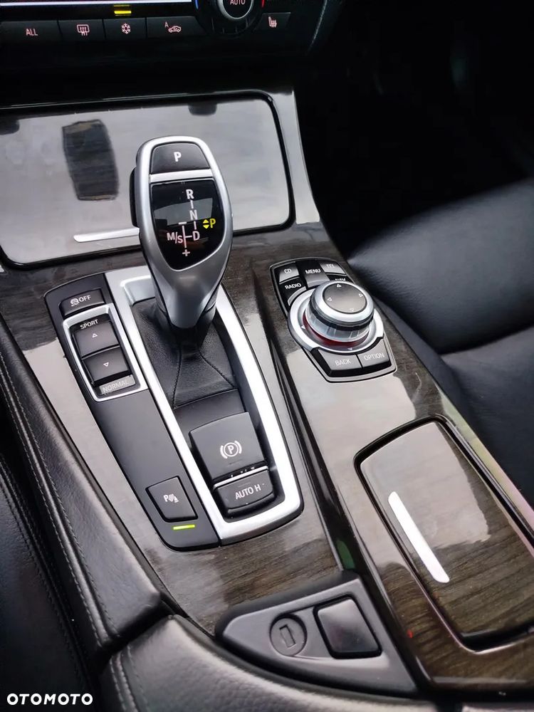 BMW Seria 5 528i - 30