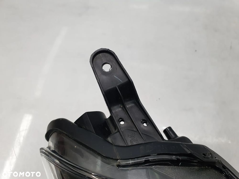 Toyota Yaris III Lift 17-19 - lampa przód prawa LED soczewka Oryginał EU!!! - 4