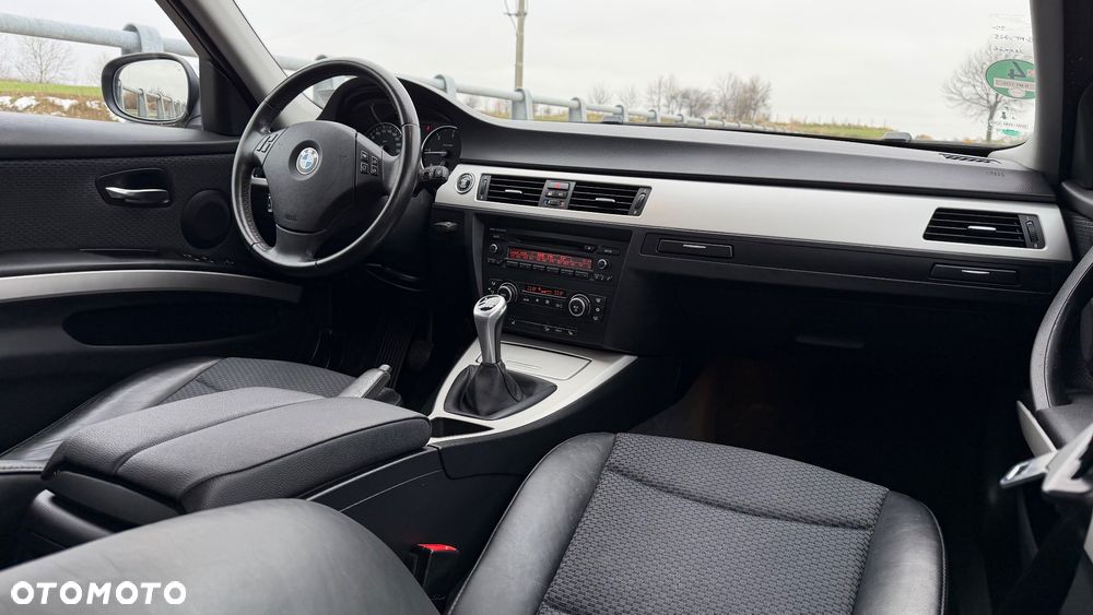 BMW Seria 3 320d xDrive - 19