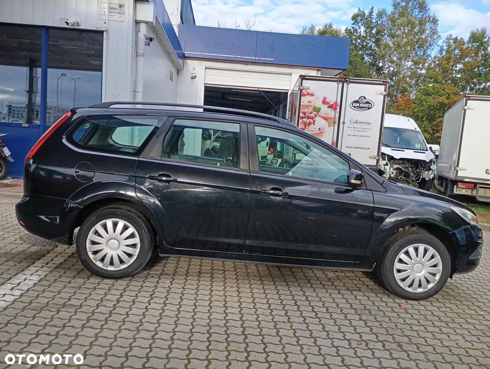 Ford Focus Turnier 1.6 16V Ambiente - 9