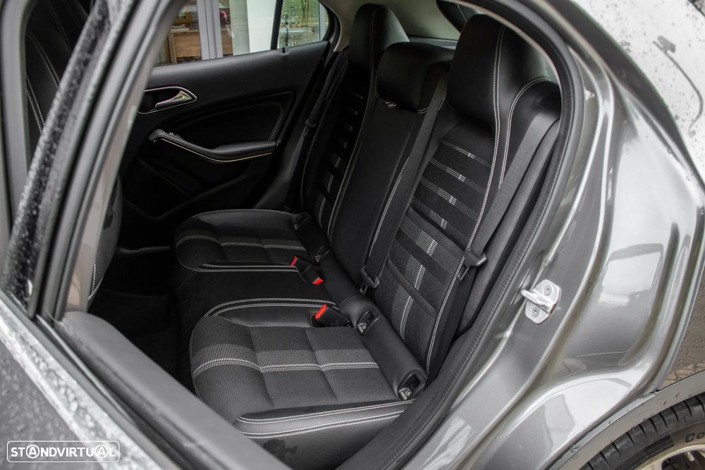 Mercedes-Benz GLA 180 d Urban - 29