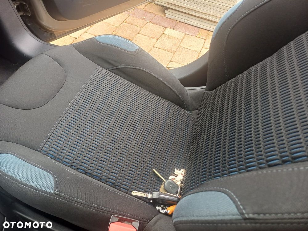 Peugeot 208 1.6 e-HDi Allure STT - 19