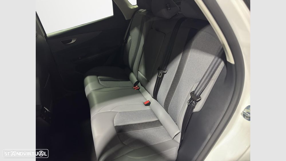 MG ZS EV 50.3 kWh Luxury - 11