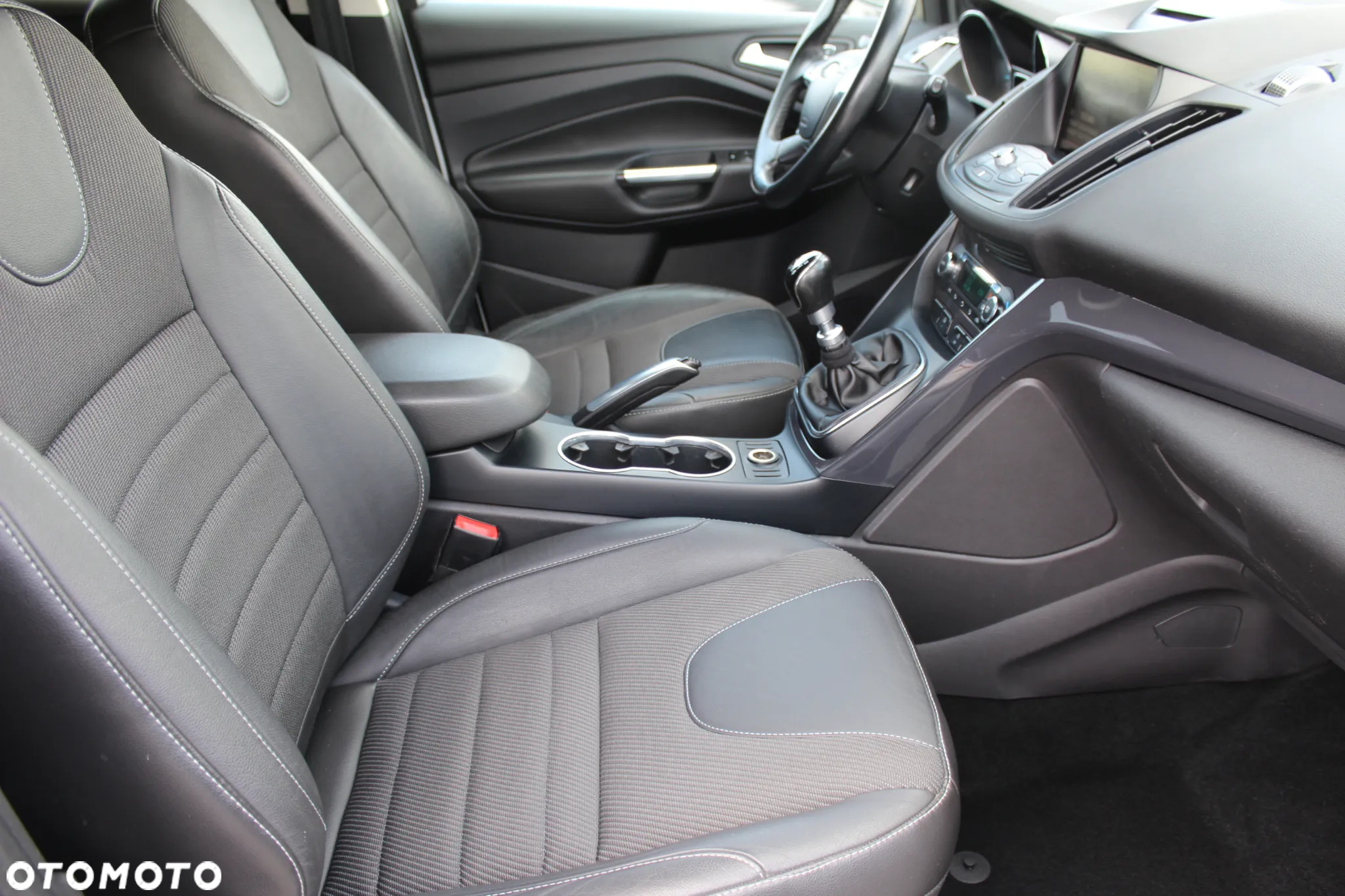 Ford Kuga 2.0 TDCi 2x4 Titanium - 7